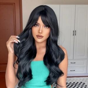 Black synthetic wig, with bangs